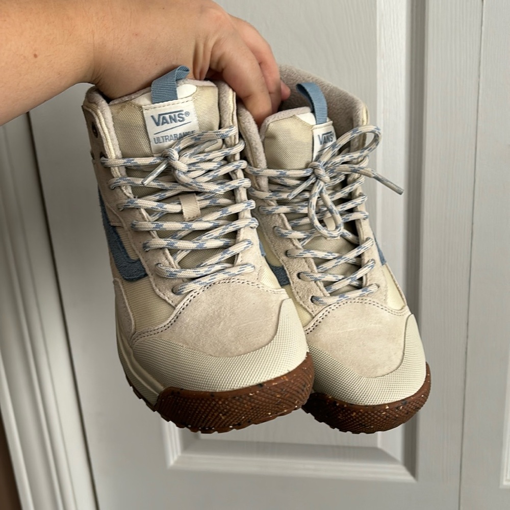 VANS MTE HIKING BOOT WHITE AND BABY BLUE